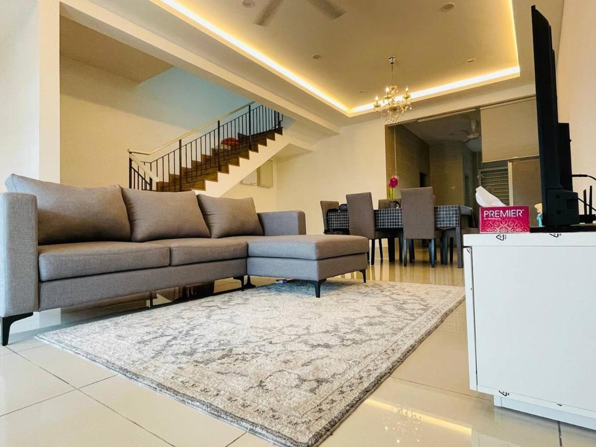 Homestay 3Br Near Setia Alam Shah Alam Exterior photo