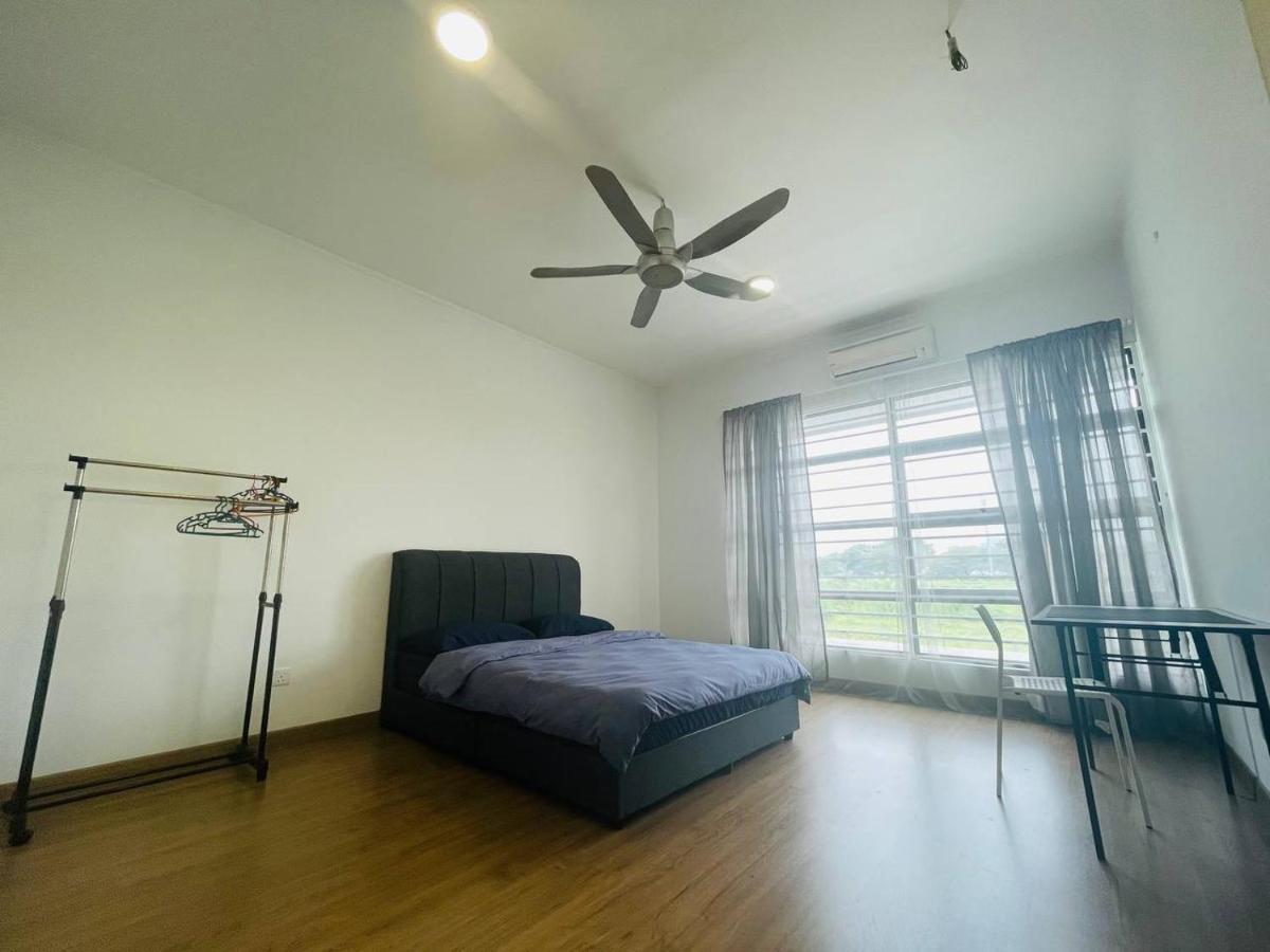 Homestay 3Br Near Setia Alam Shah Alam Exterior photo