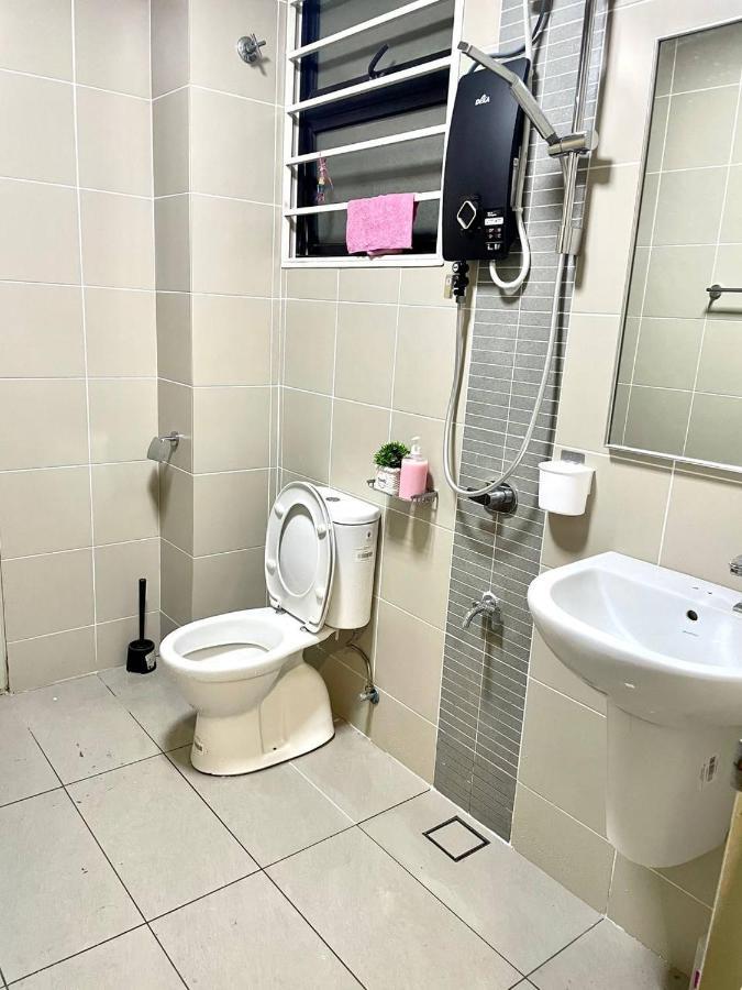 Homestay 3Br Near Setia Alam Shah Alam Exterior photo