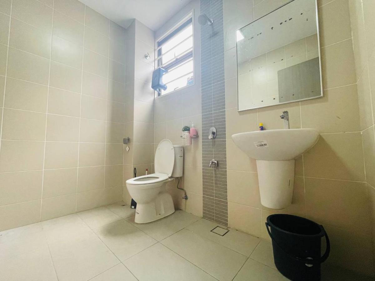Homestay 3Br Near Setia Alam Shah Alam Exterior photo